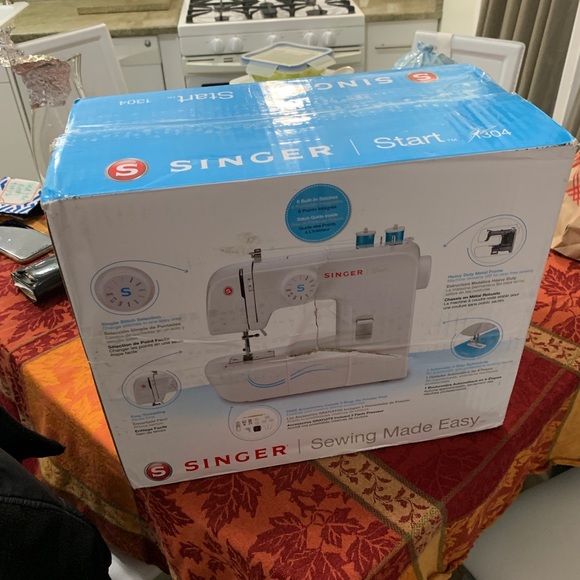 Singer sewing machine - Picture 4 of 5